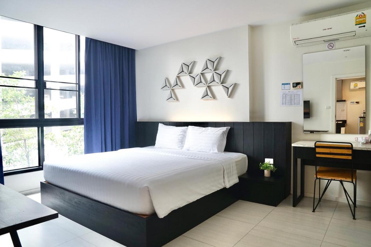 130 Hotel & Residence Bangkok Extérieur photo
