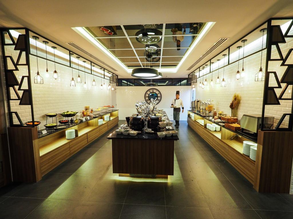 130 Hotel & Residence Bangkok Extérieur photo