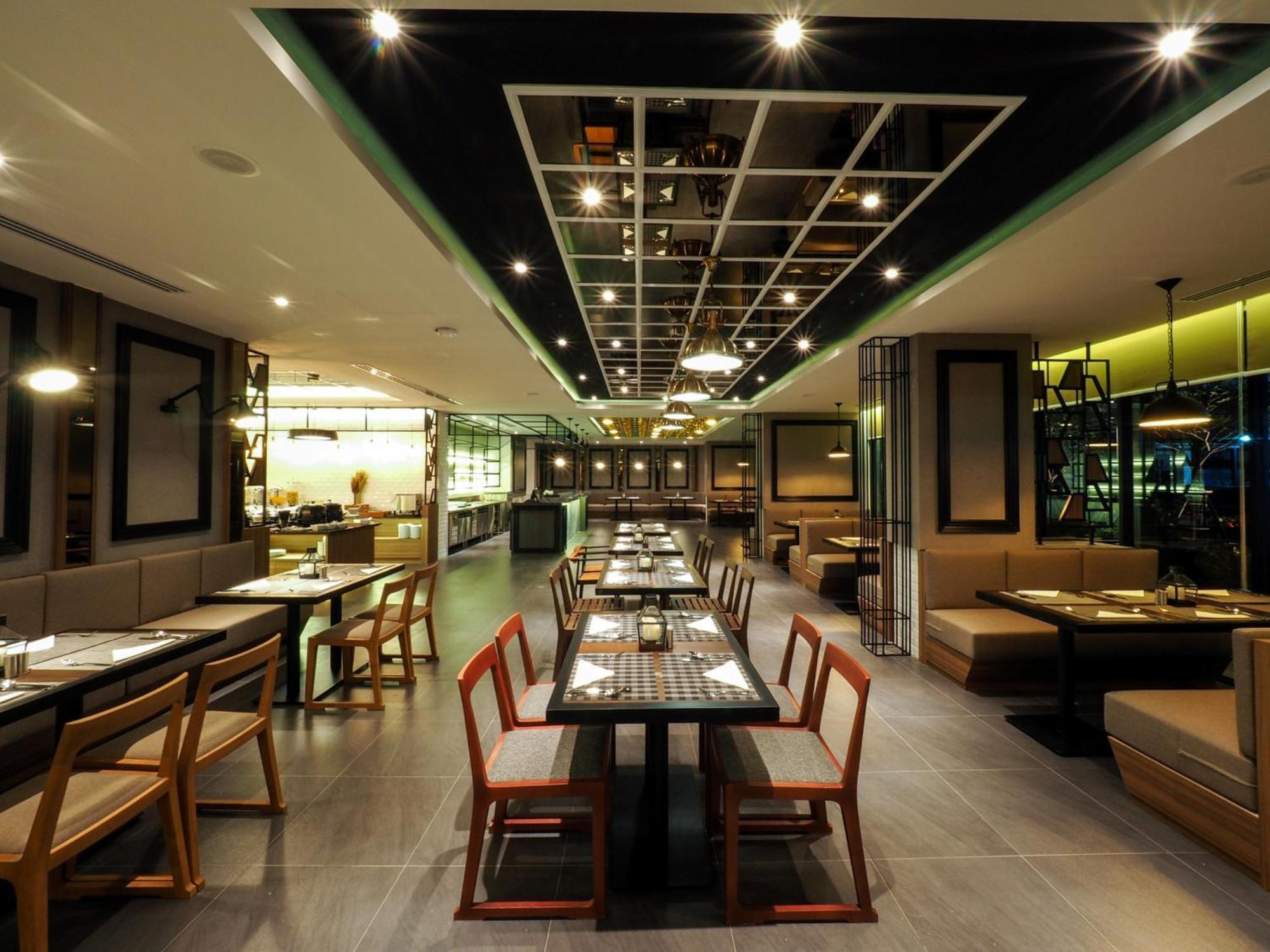 130 Hotel & Residence Bangkok Extérieur photo