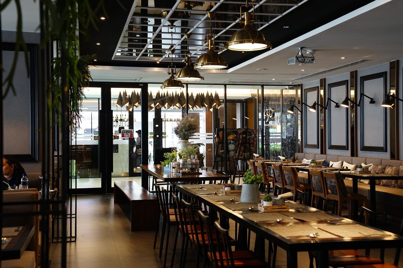 130 Hotel & Residence Bangkok Extérieur photo